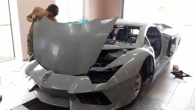 无敌了！穷小伙打烂标致406，改装成法拉利，*博兰**基尼