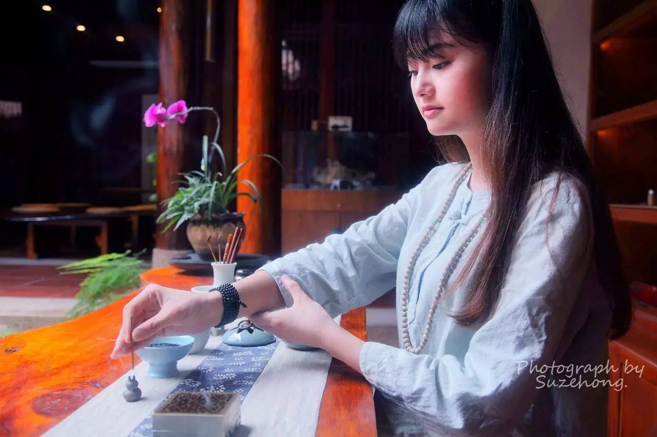 沉香熏香有什么功效与作用,沉香熏香与奇楠熏香区别