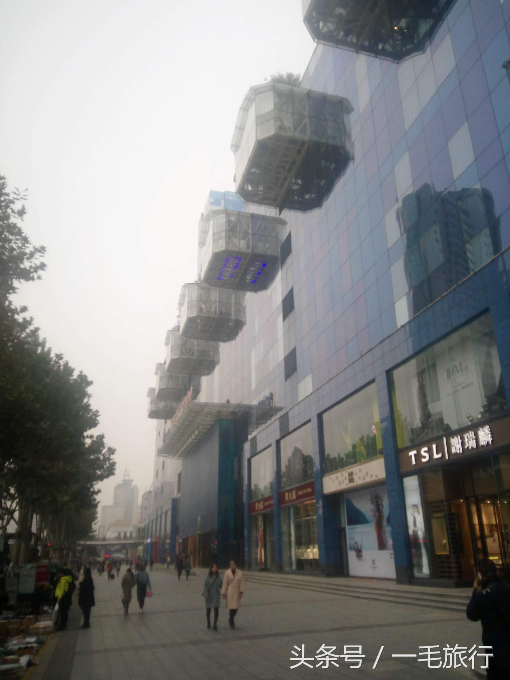 我在西安遇到了雪,第一次接触太空舱的时尚小窝