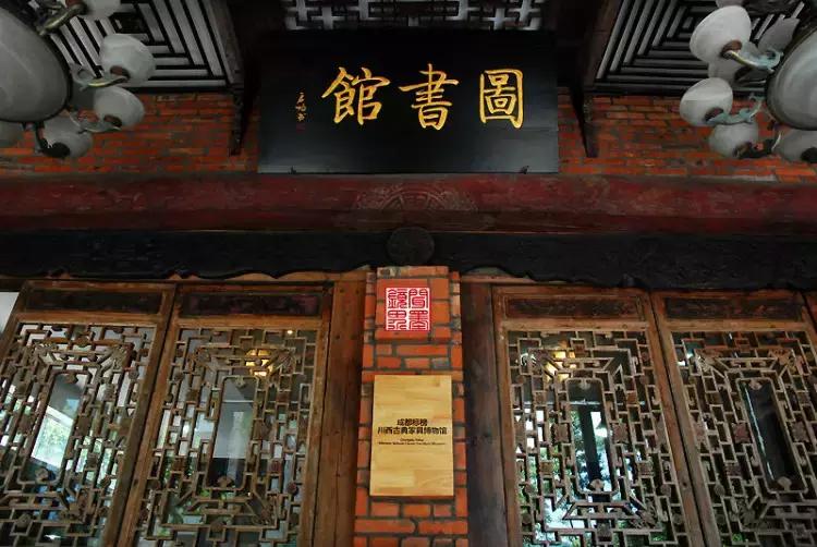 有所大学，叫标榜！逆天颜值碾压成都各大高校！