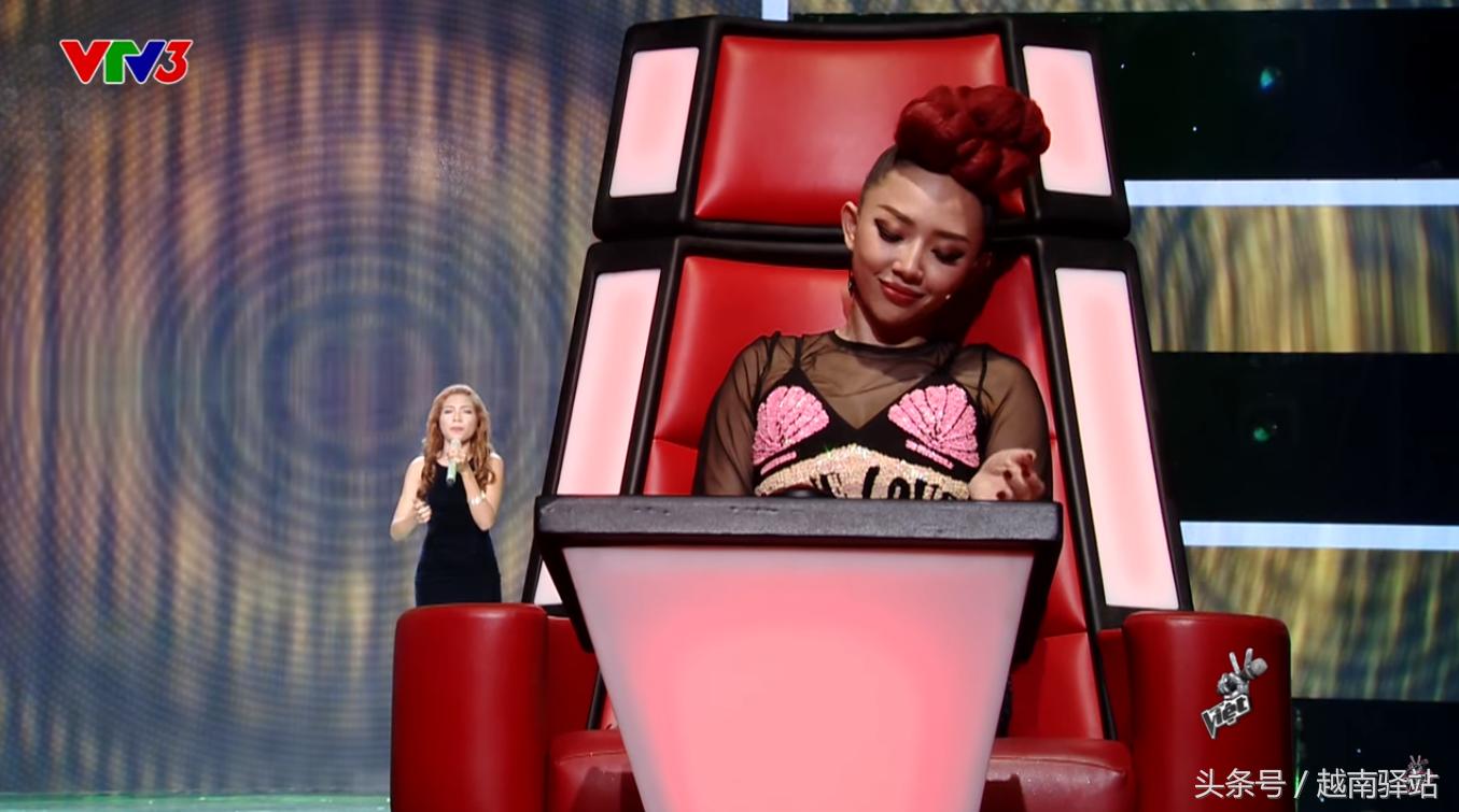中国人在越南好声音唱歌震撼全场,越南好声音四位导师