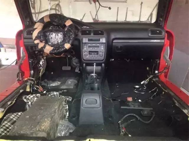 无敌了！穷小伙打烂标致406，改装成法拉利，*博兰**基尼