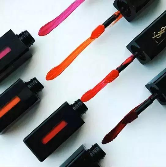 ysl七夕限定礼盒有粉气垫和口红吗 (ysl七夕限定口红礼盒小卡片)