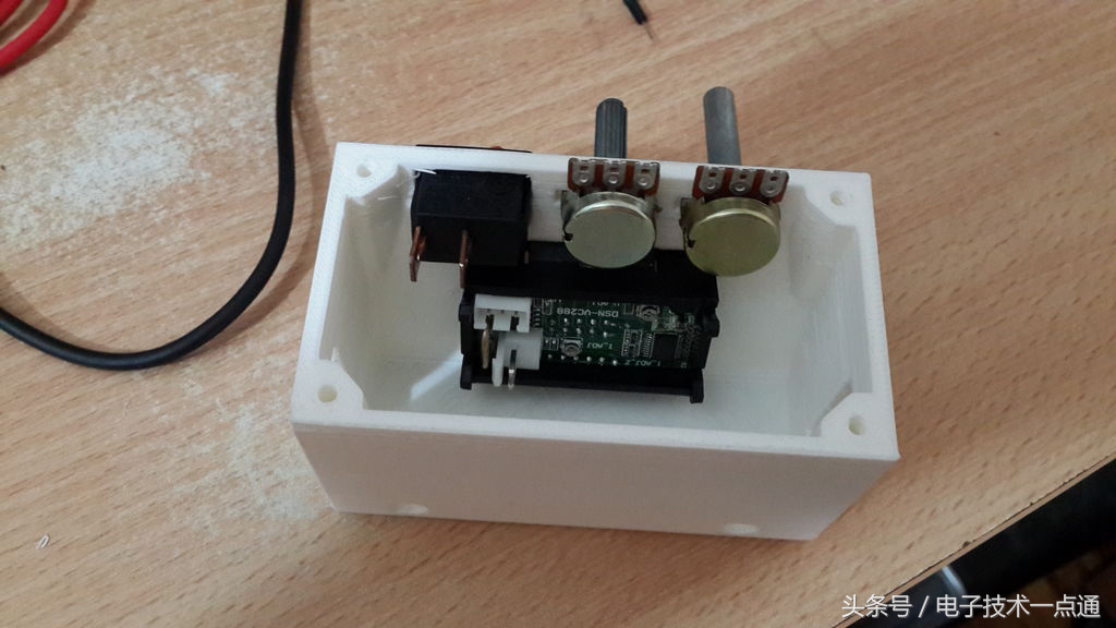 自制一个简单直流电源,自己动手制作一个简易电源