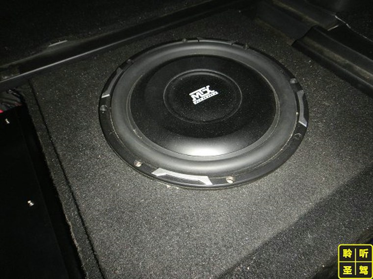 帕杰罗改音响和隔音,三菱帕杰罗汽车音响升级案例
