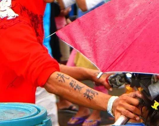 令人啼笑皆非的老外纹身,为什么看到的老外纹身那么多