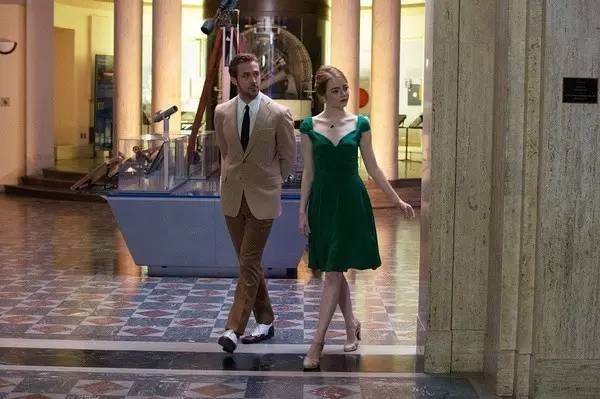 我有一段旋律和一个故事,你愿意和我,用梦想,去写完吗