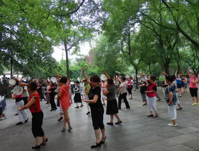 西安莲湖公园为啥叫莲湖公园,莲湖公园为什么叫莲湖公园