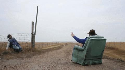 扛着沙发前进,扛着沙发去旅游