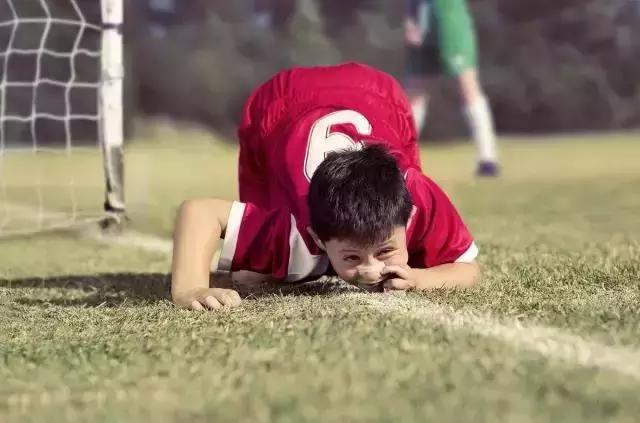 令人激动足坛精彩高光瞬间,小戏骨神还原