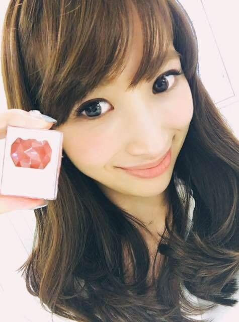 日韩绿茶婊们太犯规，居然用润唇霜做羞涩感发烧妆骗那些小男生