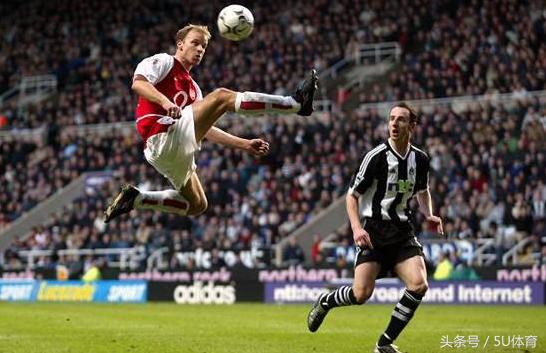 英超射手王阿圭罗,阿圭罗几次入选英超最佳阵容