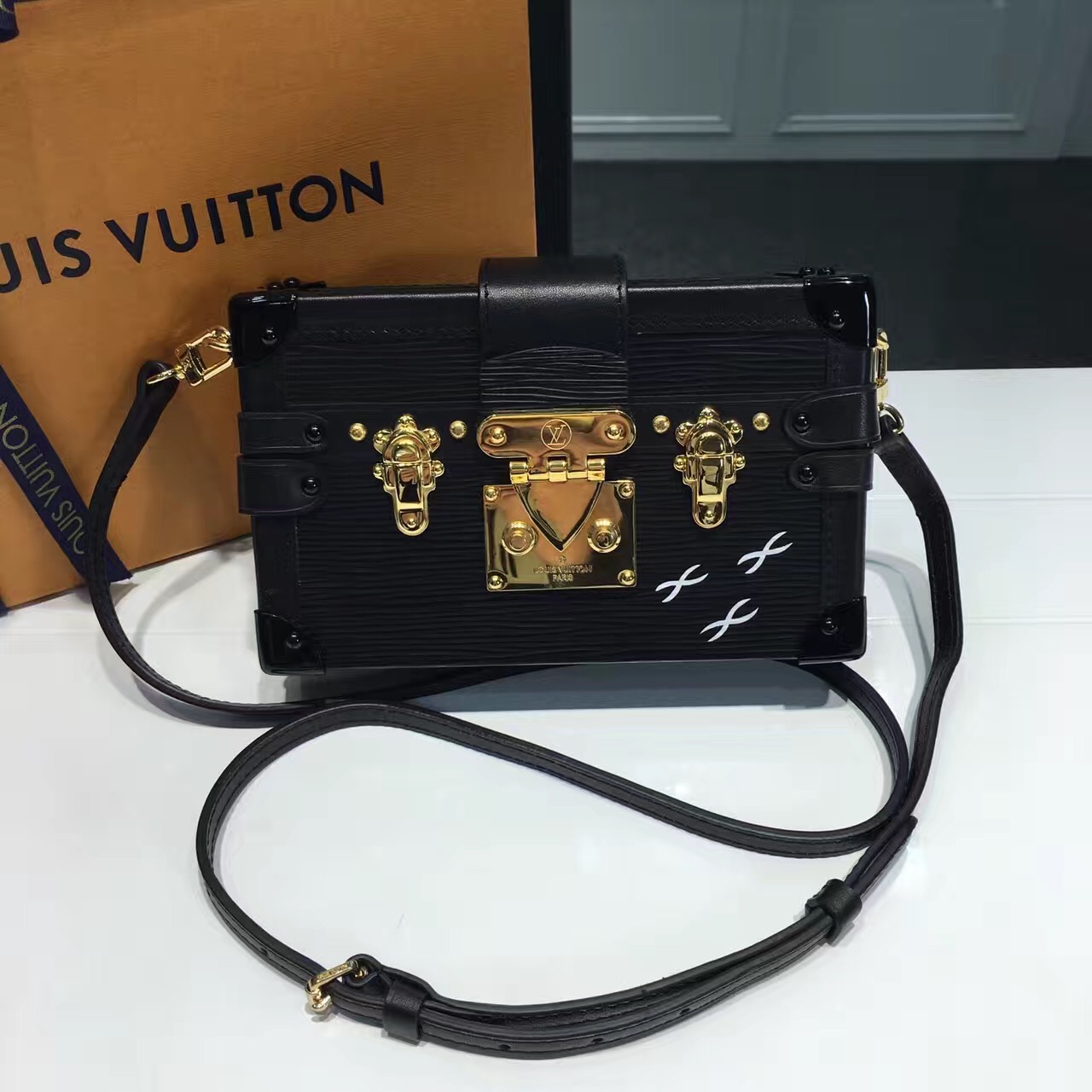 lv这款包多少钱,lv这款包的二手行情