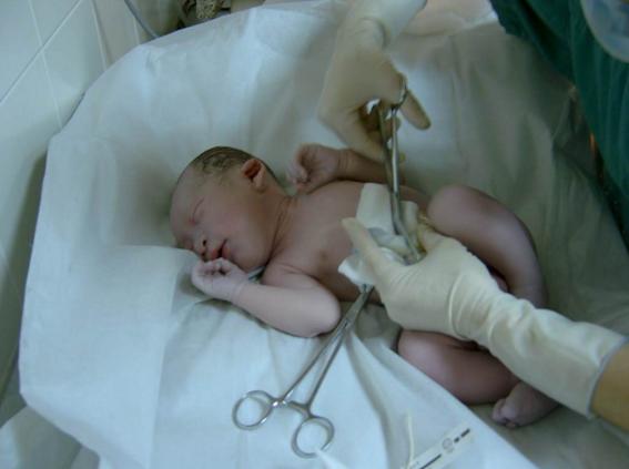 生孩子紧急情况及措施,生孩子不顺利怎么回事