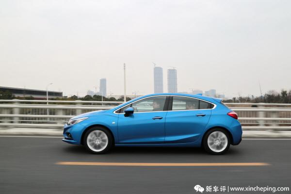 科鲁兹两厢和三厢哪个更好,科鲁兹两厢1.6怎么样