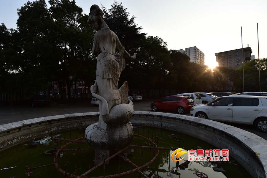 姹熻タ姝e湪绛瑰鐨勪簲鏄熺骇閰掑簵,姹熻タ绗竴瀹朵簲鏄熺骇閰掑簵