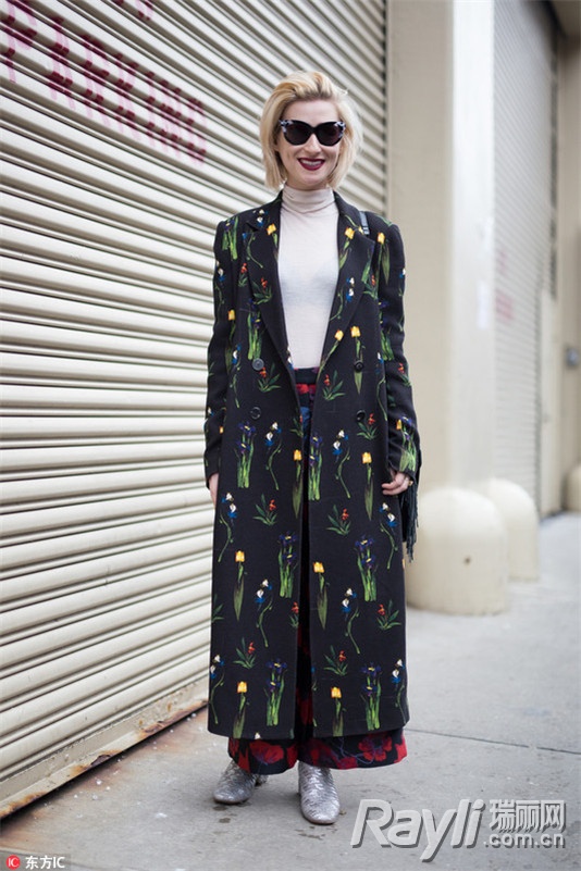 摆脱土气！2017黑底印花时髦更百搭