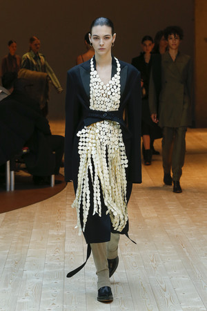 娆ч槼濞滃宸撮粠涓栧鍚屾,娆ч槼濞滃鍧庤偐浠挎