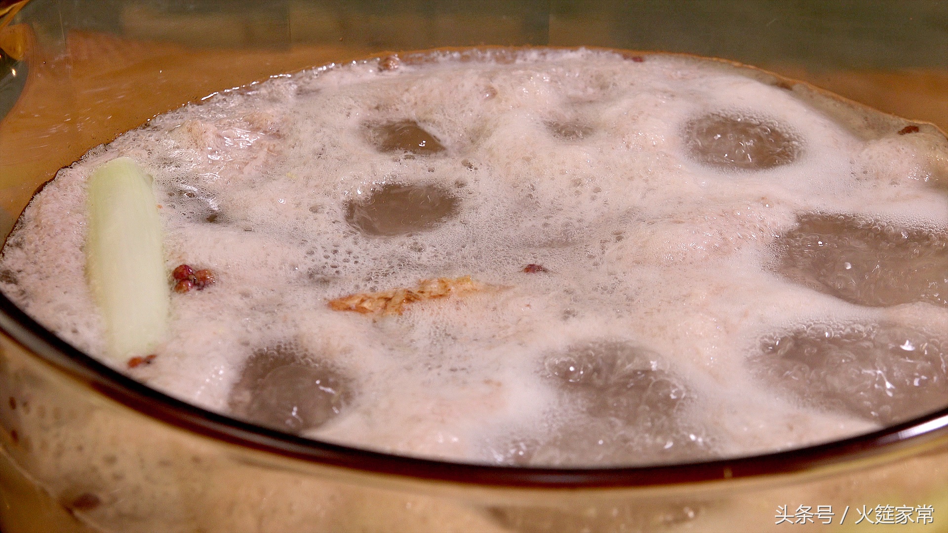 烧排骨烧糊的锅咋处理,糊锅排骨怎么做好吃