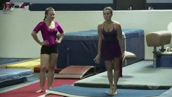 濂冲瓙鐜╁悗绌虹炕鎰忓韬骸,濂冲瓙鐜╁悗绌虹炕鎰忓鎽斾笅灞卞礀鍚庣画