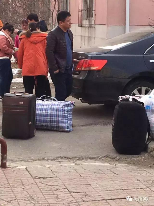 新生报名场面火爆,幼儿园报名火爆事件