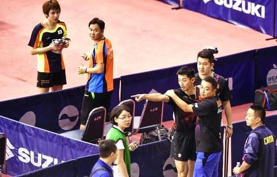 韩国队短道速滑用冰刀踢中国对手,带领韩国队进入世界杯四强