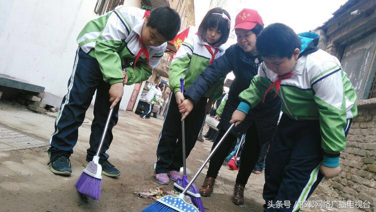 小学开展学雷锋日活动简讯,小学学雷锋志愿活动月倡议书