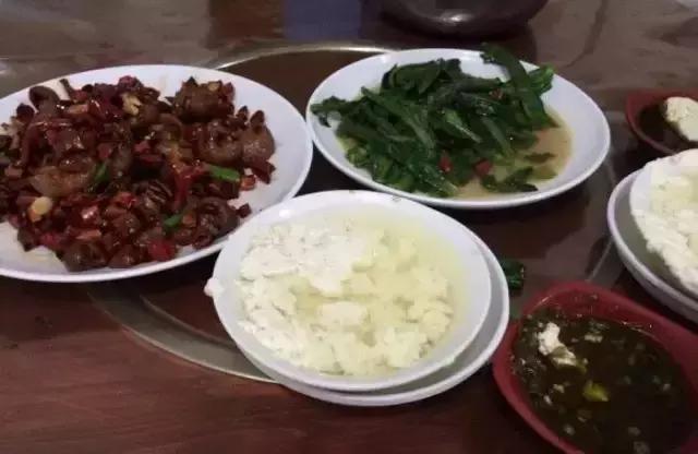 自从踏上重庆地铁2号线，减肥之路越来越远，美食吃得停不下来~