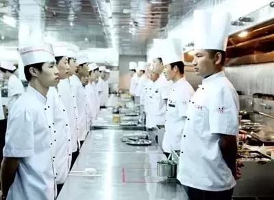 厨房厨师长年终总结范文大全,厨师长管理一个厨房要怎么管理