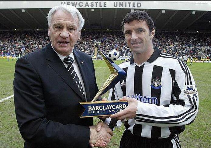 哈维阿隆索中场神奇吊射破门,西班牙最强中场阿隆索哈维