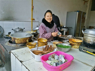 10元自助面馆挣钱吗,自助快餐15元能挣钱吗