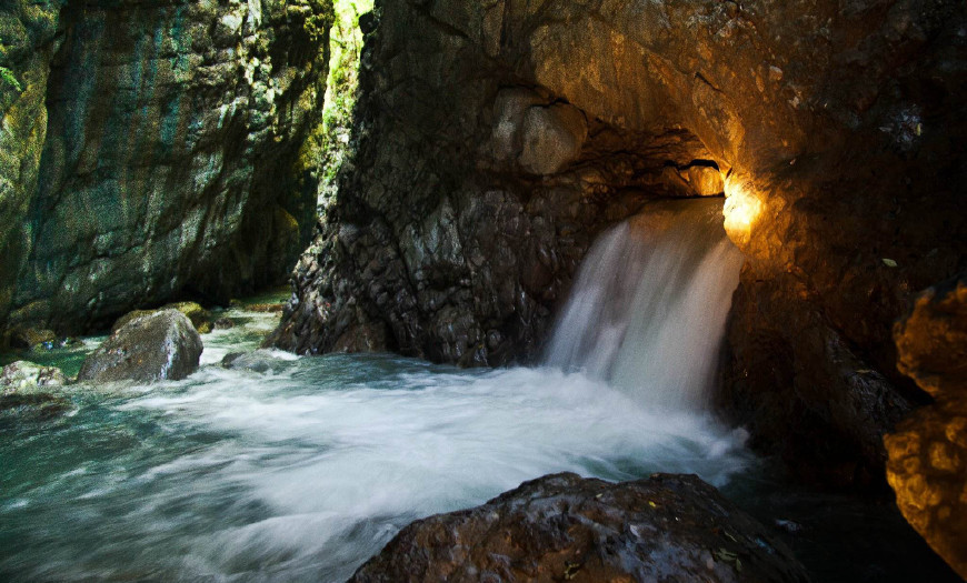 巴山大峡谷有名么,巴山大峡谷溶洞喀斯特地貌