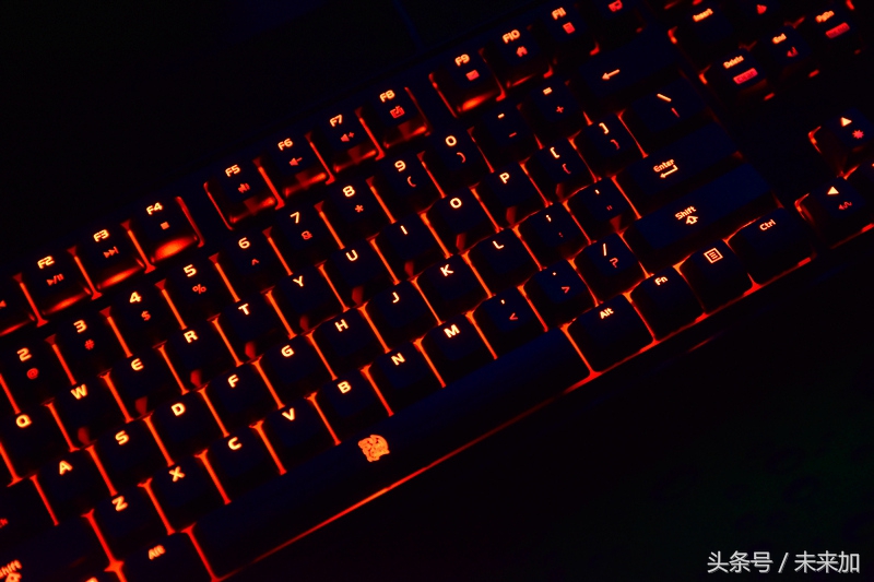 弹指跳动清脆音符，拓荒者MEKAPRO机械键盘青轴版评测