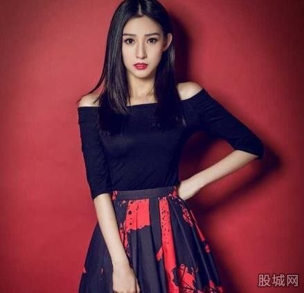 最美足球女抖音,最美足球女主持人