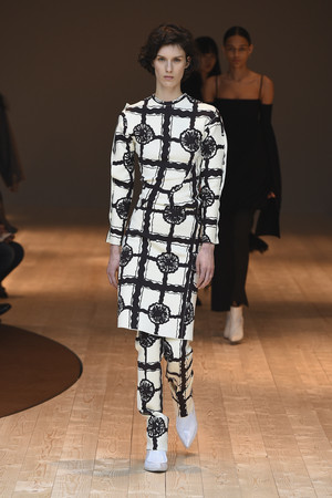 娆ч槼濞滃宸撮粠涓栧鍚屾,娆ч槼濞滃鍧庤偐浠挎