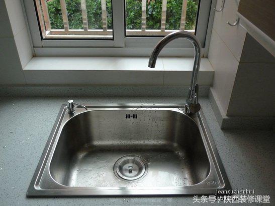 带天井的木头老房子,60平老房子一楼带院子