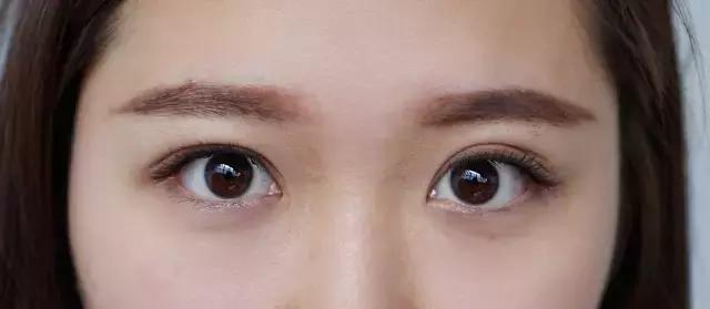 怎么样贴假睫毛才是正确的,贴假睫毛原来如此简单