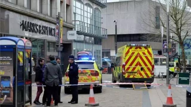 “杀人”狂风Doris席卷英国！结果又被腐国人民玩坏了……