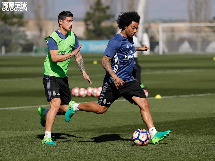 皇马阿迪达斯黑色,皇马群星最新配色