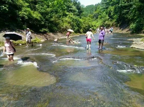 看山看水看日出日落,看山看水看古村