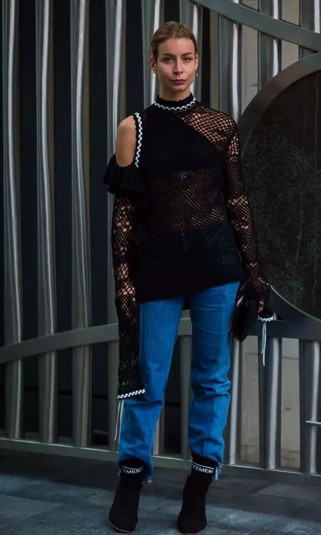 当你说话别人说你是小学生,别人说你说话像小学生