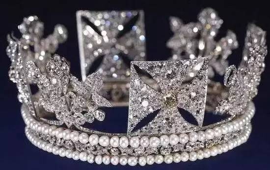 英国王室女王的王冠,英国女王皇冠和日本皇冠