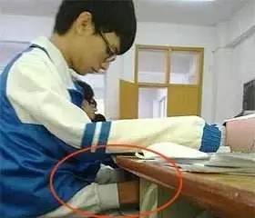 吸毒送外卖,断腿还裸贷……知乎1人分饰244角答题被封