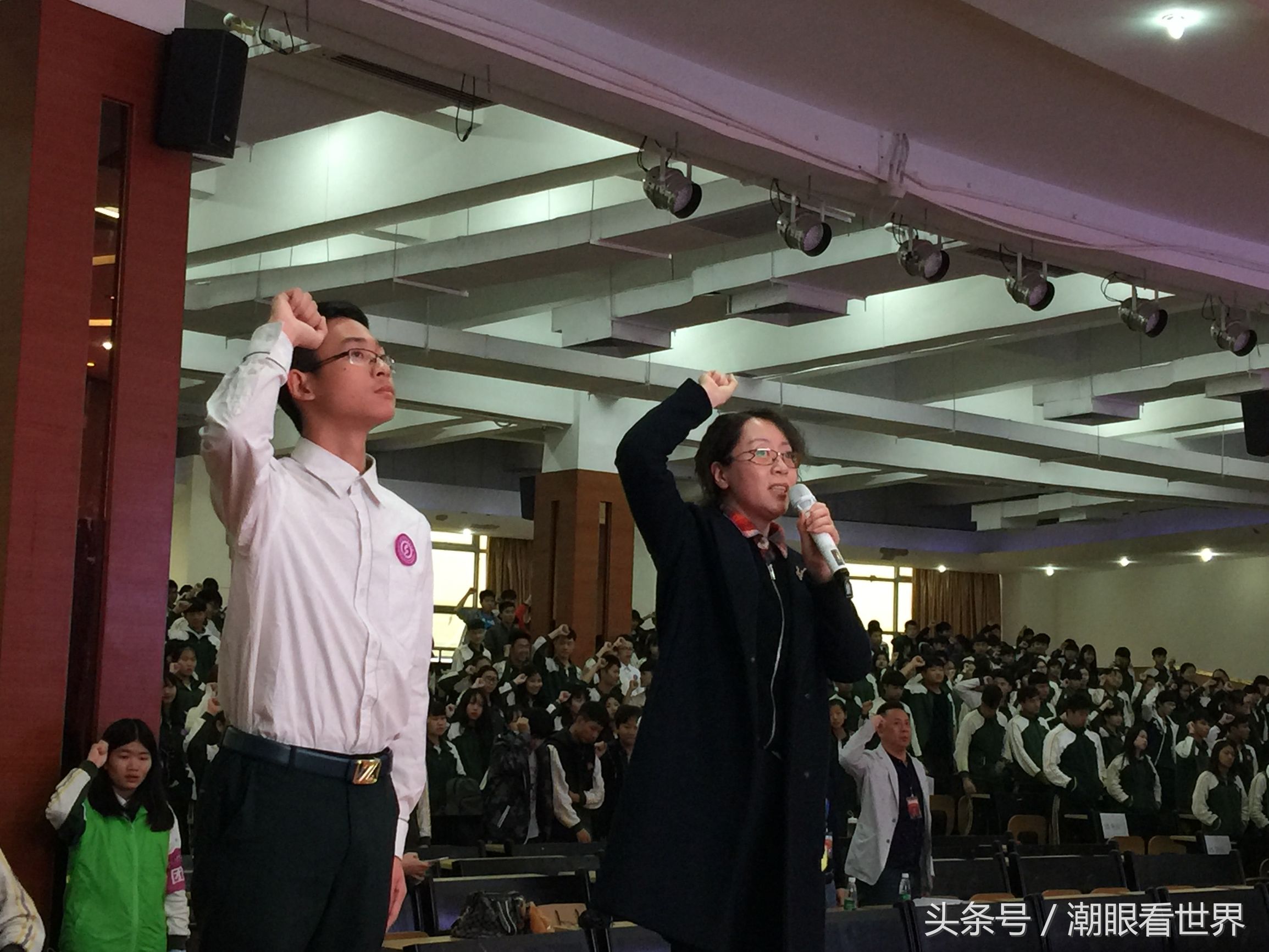 *片鸦**战争博物馆禁毒讲座走进纺校