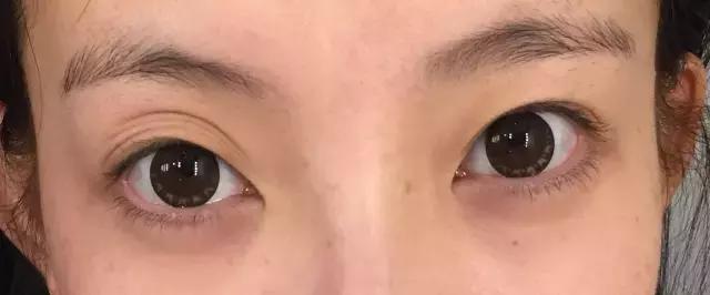 怎么样贴假睫毛才是正确的,贴假睫毛原来如此简单