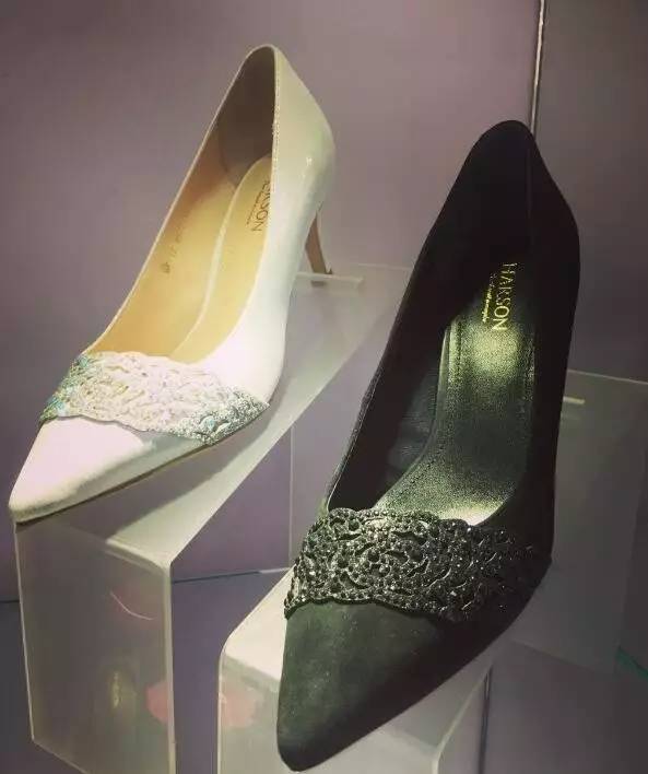 今日最流行的几款美鞋,能让你穿出时尚感的爆款美鞋