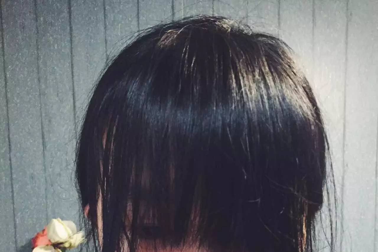 如何把厚刘海变薄,刘海太厚了怎么变薄呢