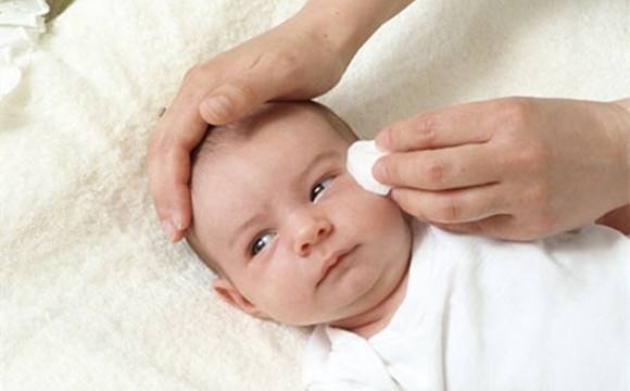 新生儿宝宝眼屎特别多是怎么回事,新生婴儿眼屎多怎么办