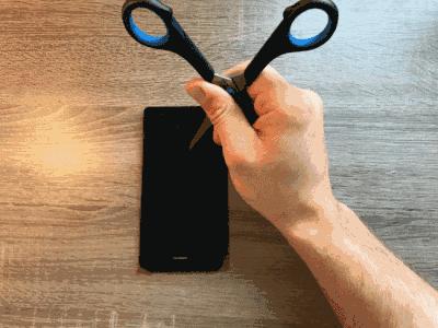 涂胶钢化膜伤不伤手机,钢化膜真的打不碎吗