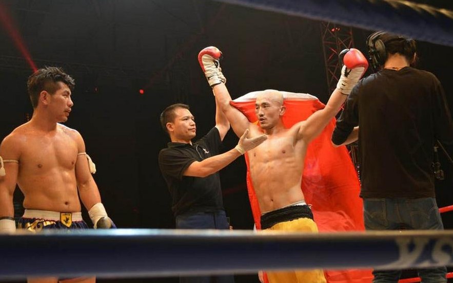 韩国人被揍名场面,韩国人掰手腕被ko